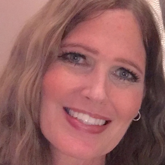 Meet your Posher, Colleen - Picture 2 of 2